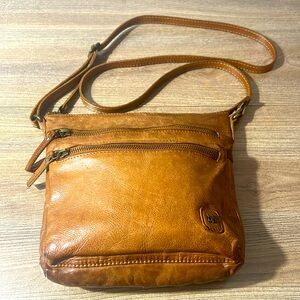 Wise owl crossbody Carmel colored leather with adjustable strap, rich leather